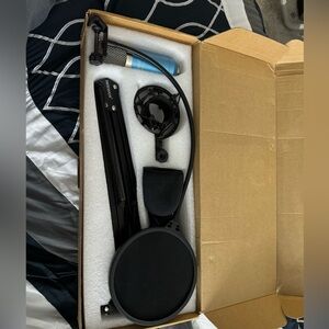 Microphone set for podcasting